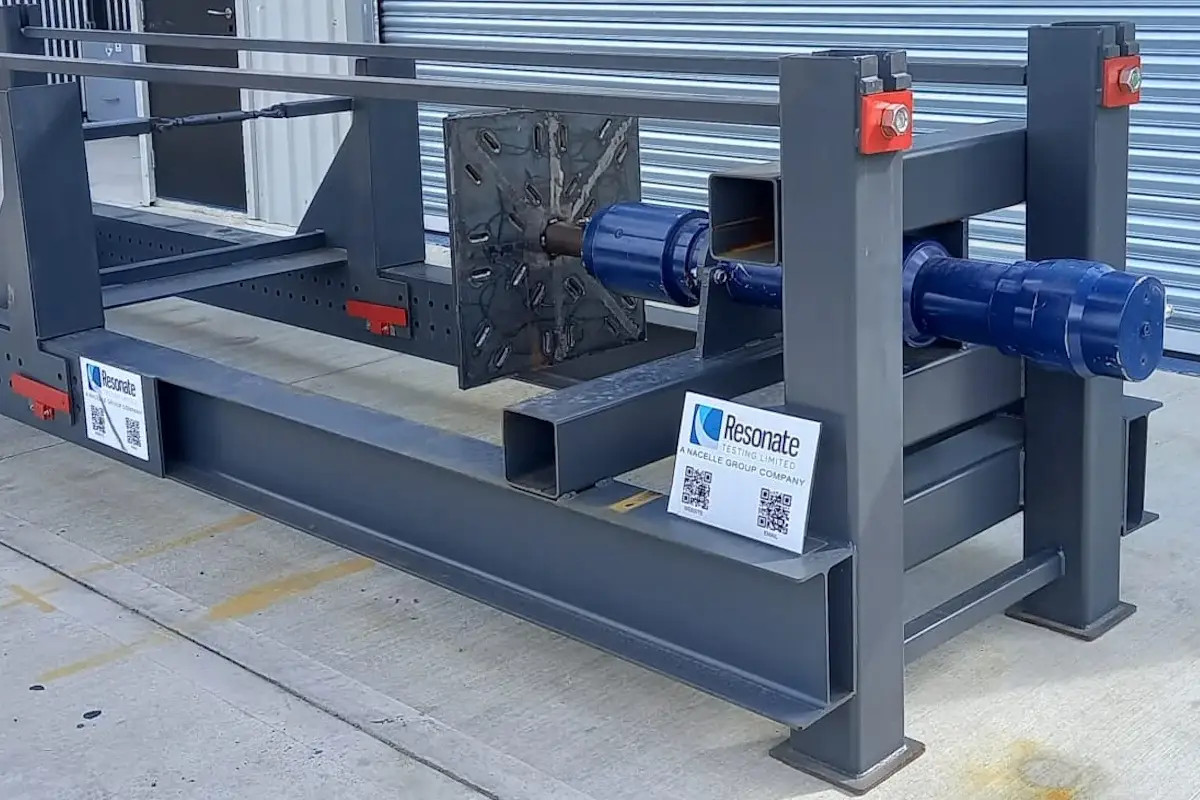 Large-scale battery testing rig with adjustable compression frame