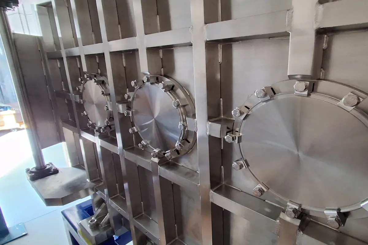 Resonate Testing Thermal Vacuum Chamber Side